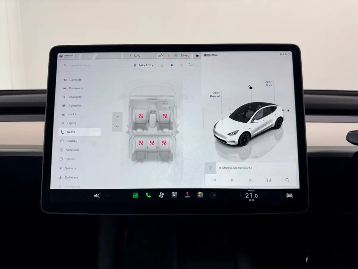 2022-tesla-model-y-e-long-range-big-38