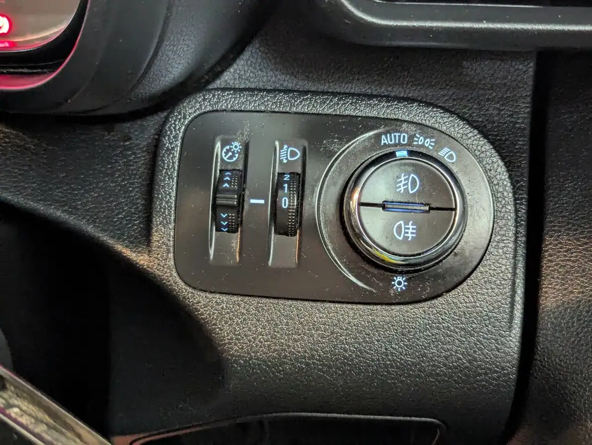 2021-vauxhall-combo-15cdti-sportive-2300-100pseu6dt-l1h1-panel-big-13