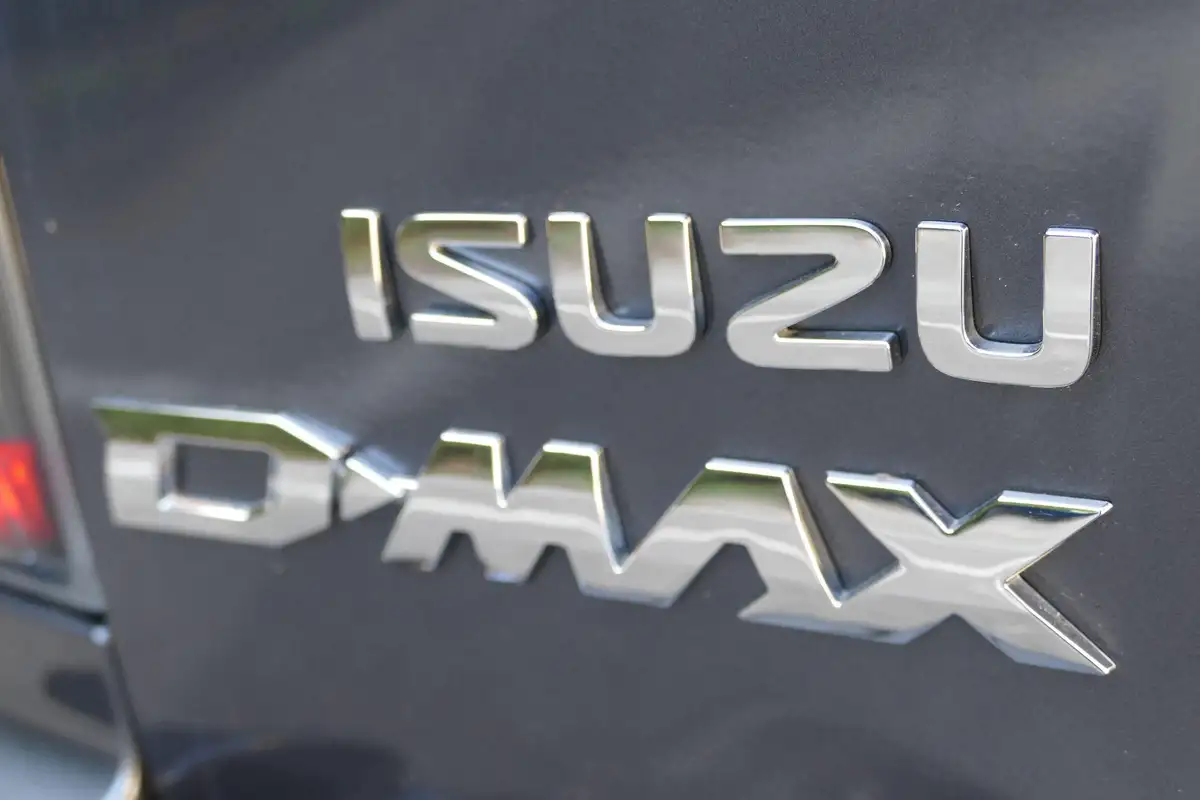 2024-isuzu-d-max-19td-dl40-big-11