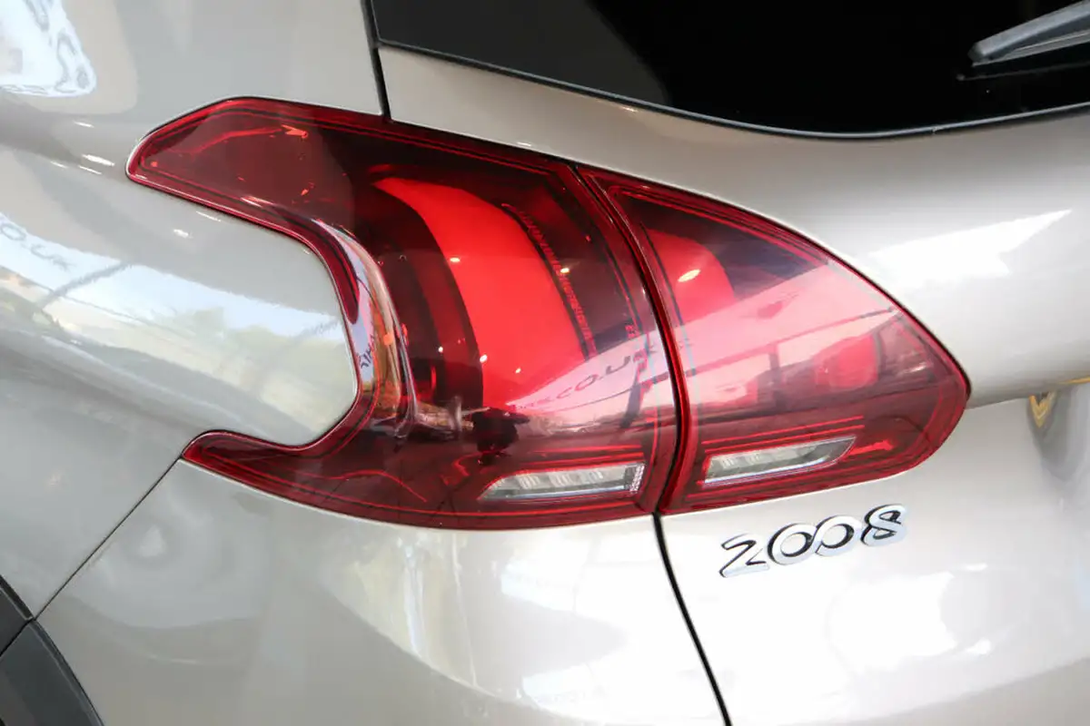 2016-peugeot-2008-suv-12-puretech-allure-130bhp-ss-big-63