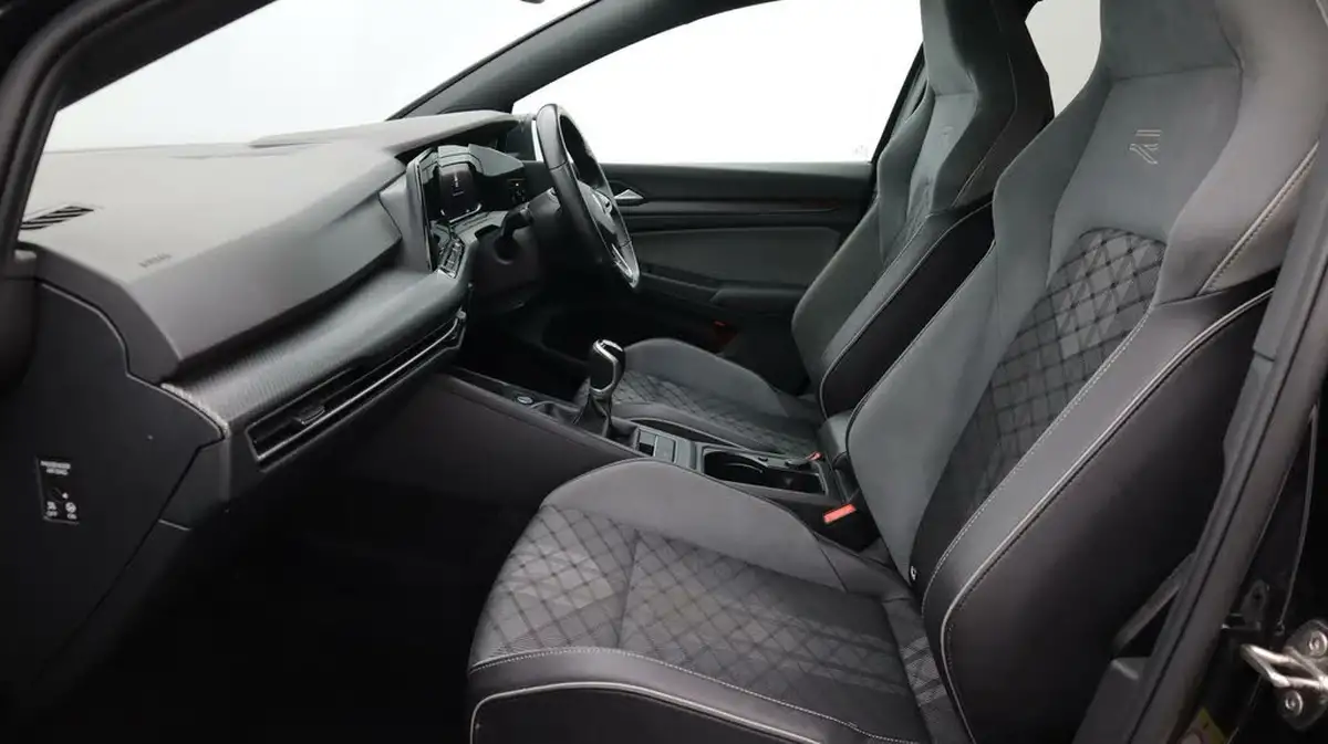 2021-volkswagen-golf-15-tsi-r-line-150ps-hatchback-big-14