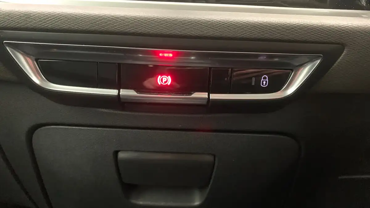 2017-citroen-c4-picasso-16bluehdi-feel-eat6-big-28