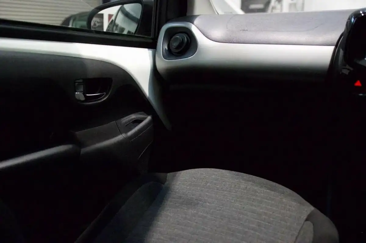 2016-citroen-c1-12-puretech-flair-82ps-5d-big-32