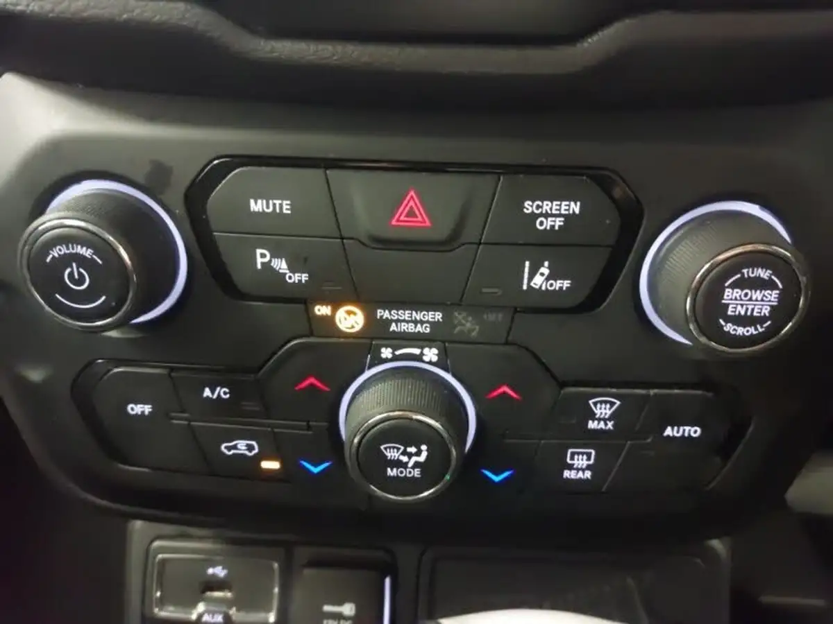 2021-jeep-renegade-13-gse-limited-big-16