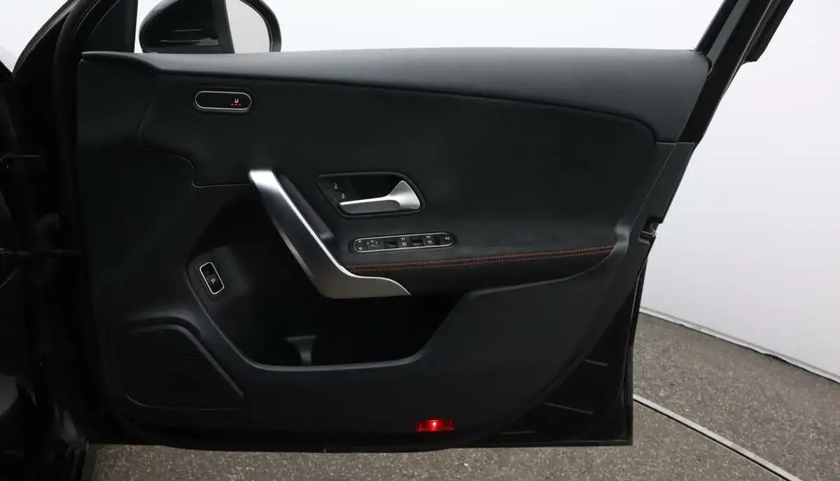 2020-mercedes-benz-a-class-15d-a180d-amg-line-saloon-4d-7g-dct-big-15