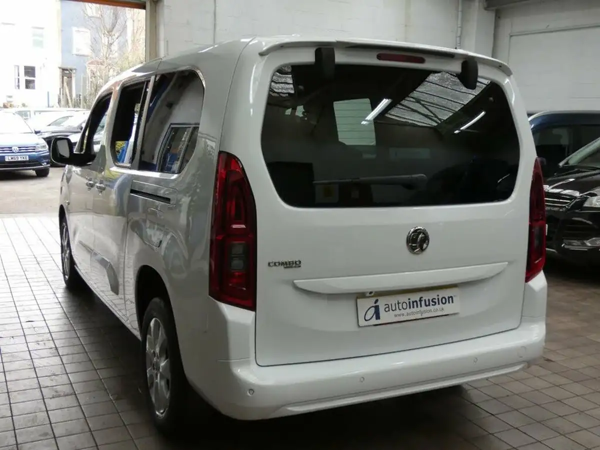 2021-vauxhall-combo-life-15-se-xl-100ps-big-18