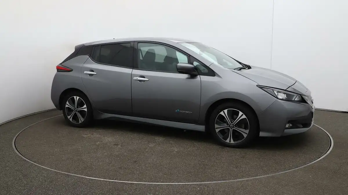 2020-nissan-leaf-e-tekna-big-40