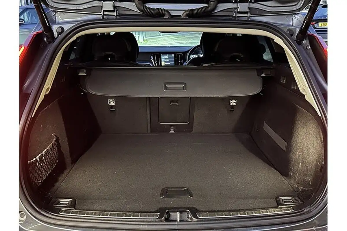 2020-volvo-v60-20td-d3-momentum-plus-geartronic-big-11