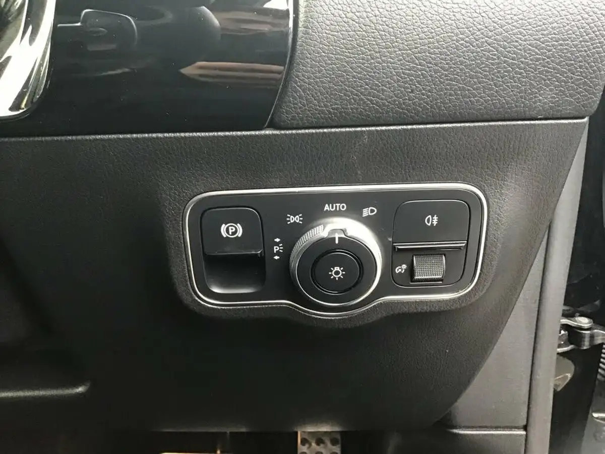 2019-mercedes-benz-b-class-13-b200-amg-line-executive-big-20