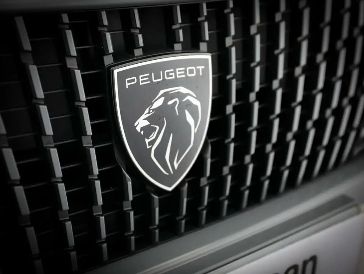 2023-peugeot-2008-suv-big-14