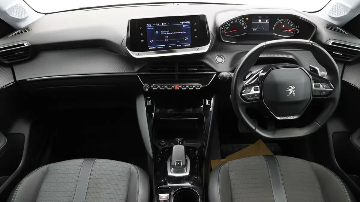 2021-peugeot-208-12-puretech-allure-100bhp-eat8-big-12