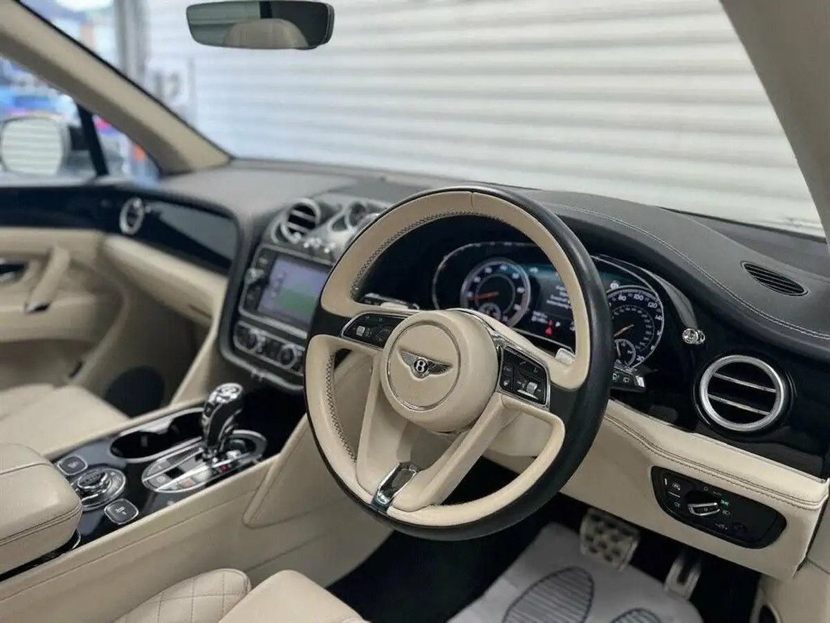 2016-bentley-bentayga-60-w12-big-2