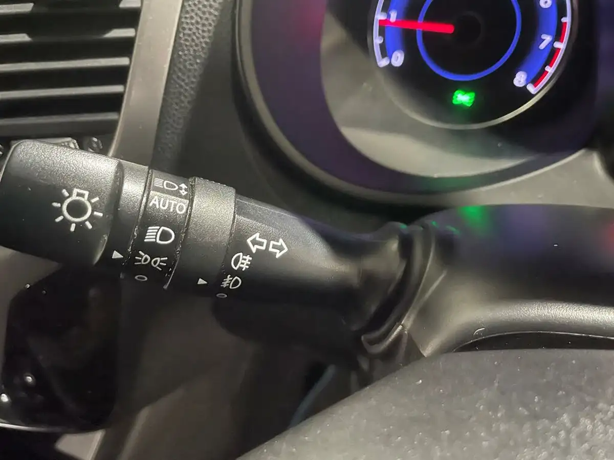 2014-hyundai-ix20-14-active-90ps-big-31