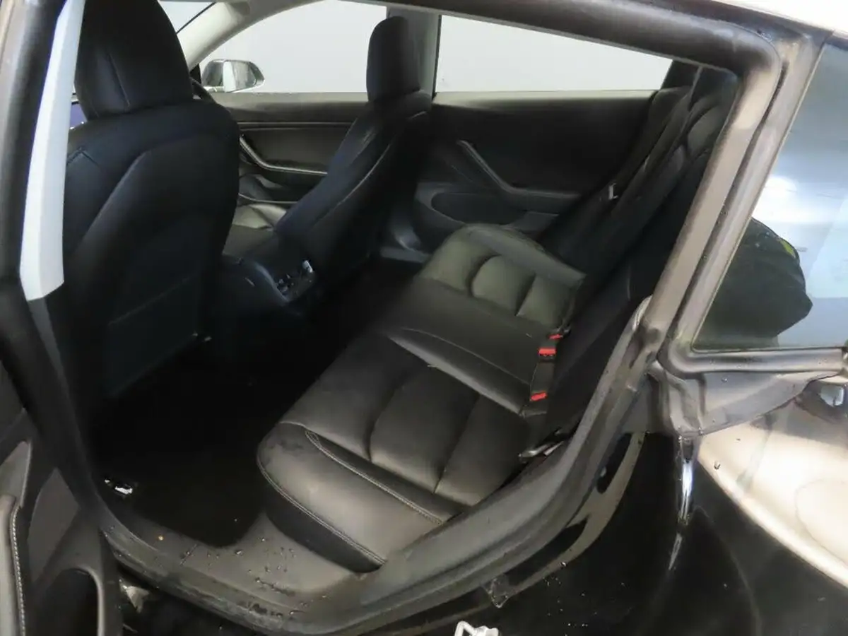 2020-tesla-model-3-e-performance-big-10