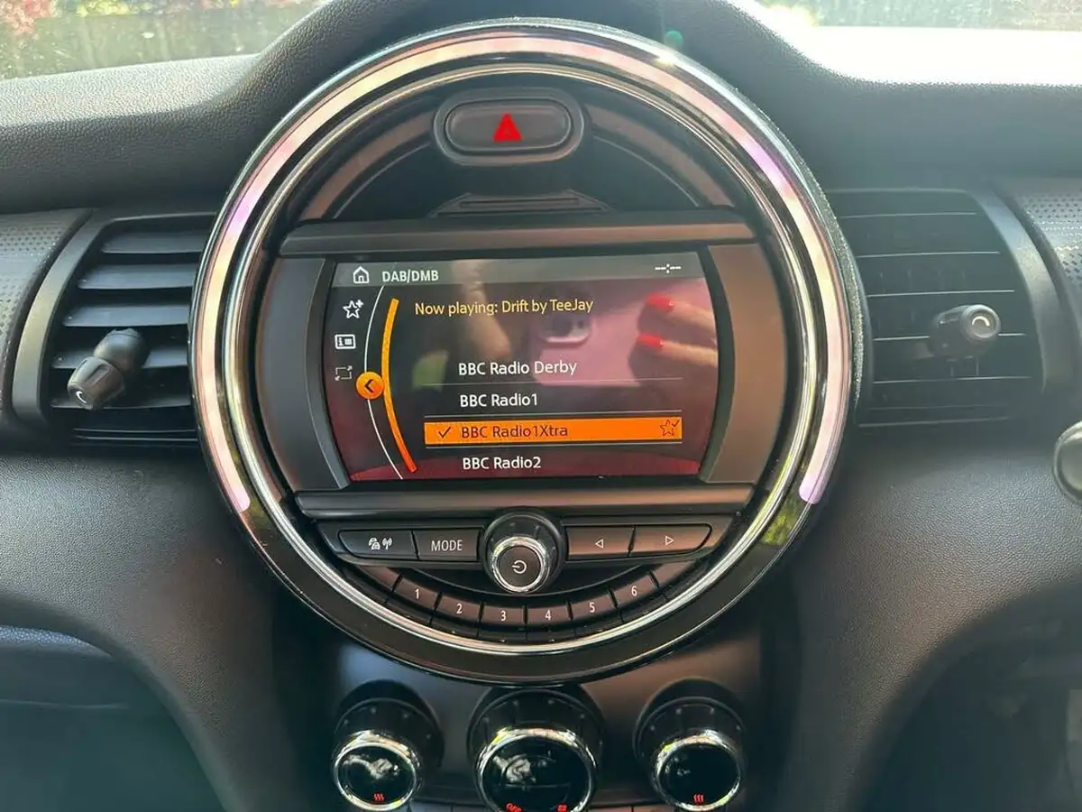 2019-mini-cooper-15-cooper-classic-hatchback-3d-big-16