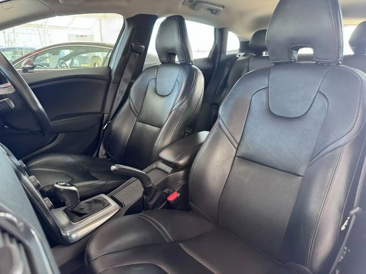 2016-volvo-v40-20td-d4-inscription-geartronic-big-25