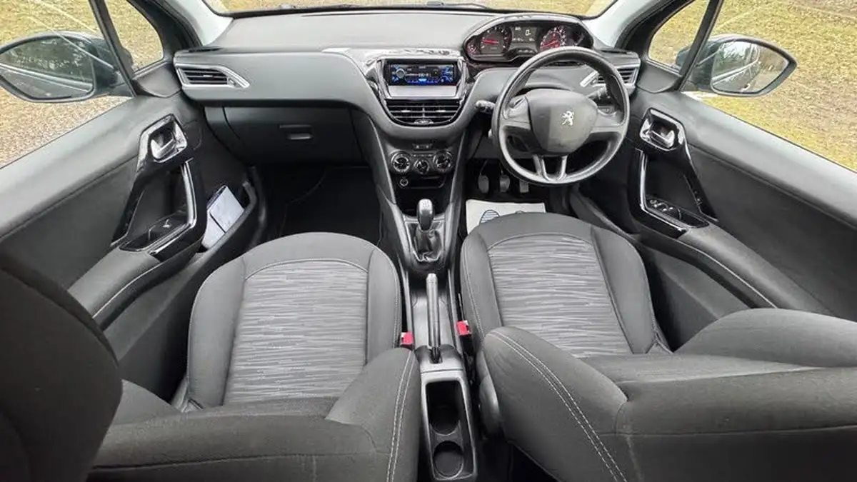 2013-peugeot-208-14td-access-14hdi-3d-big-1