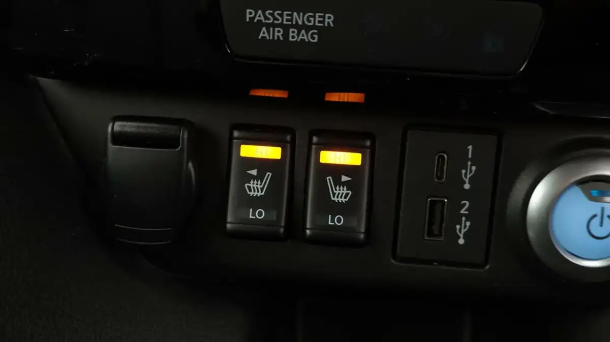 2021-nissan-leaf-e-tekna-big-27