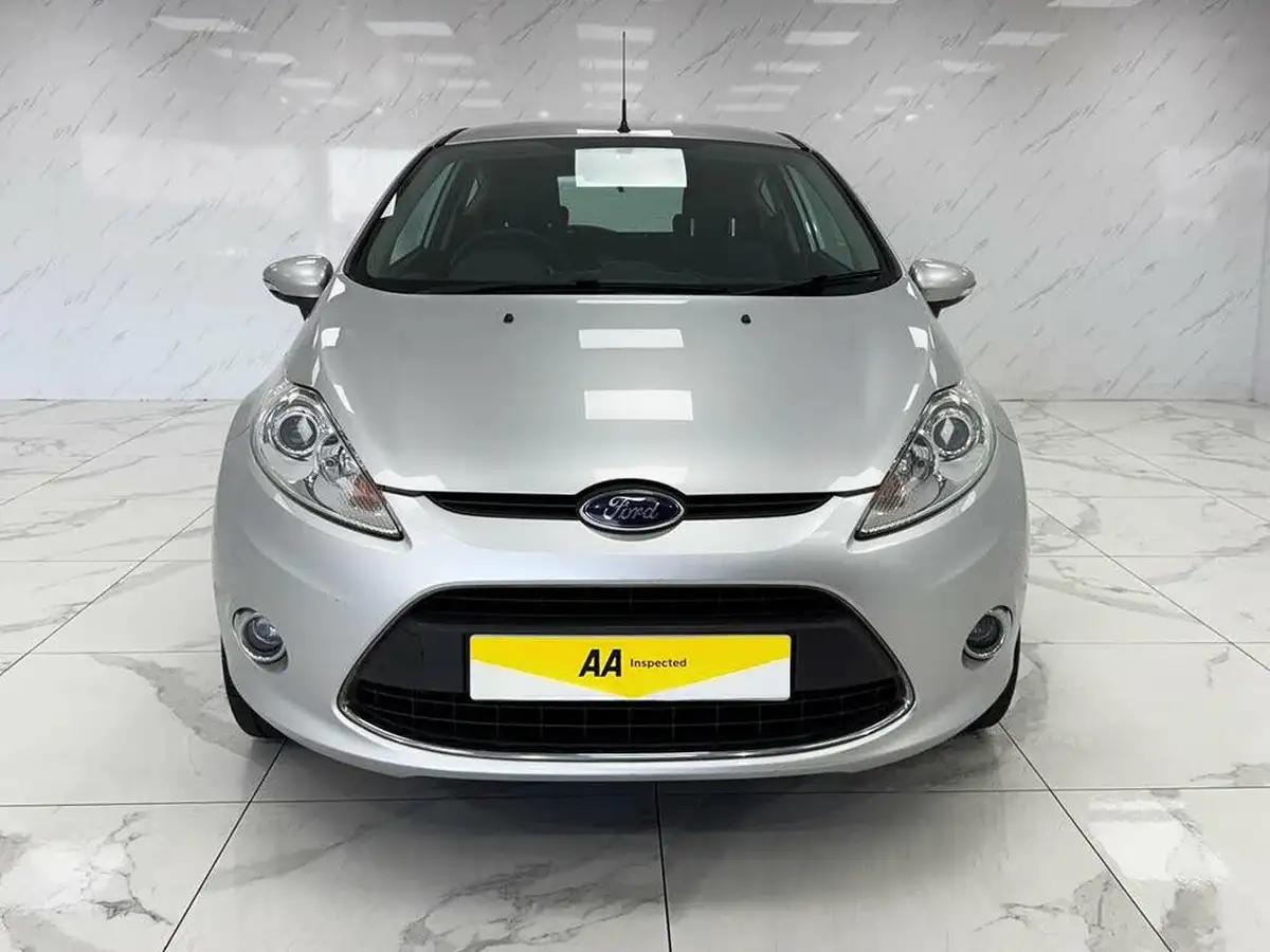 2012-ford-fiesta-125-zetec-3d-big-3