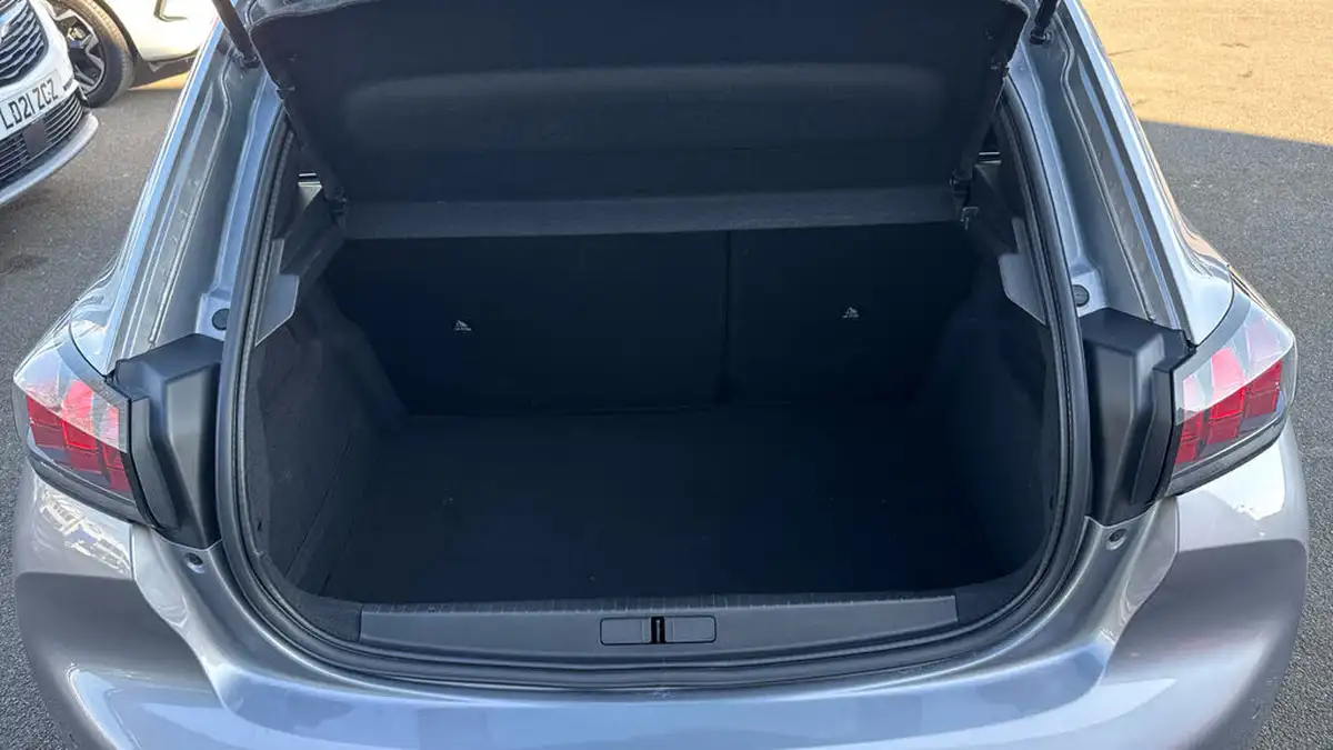 2022-peugeot-208-12-puretech-active-premium-100bhp-eat8-big-18