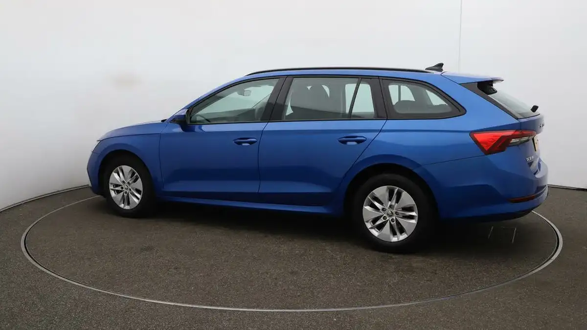 2022-skoda-octavia-10-tsi-se-technology-109ps-hatchback-big-44