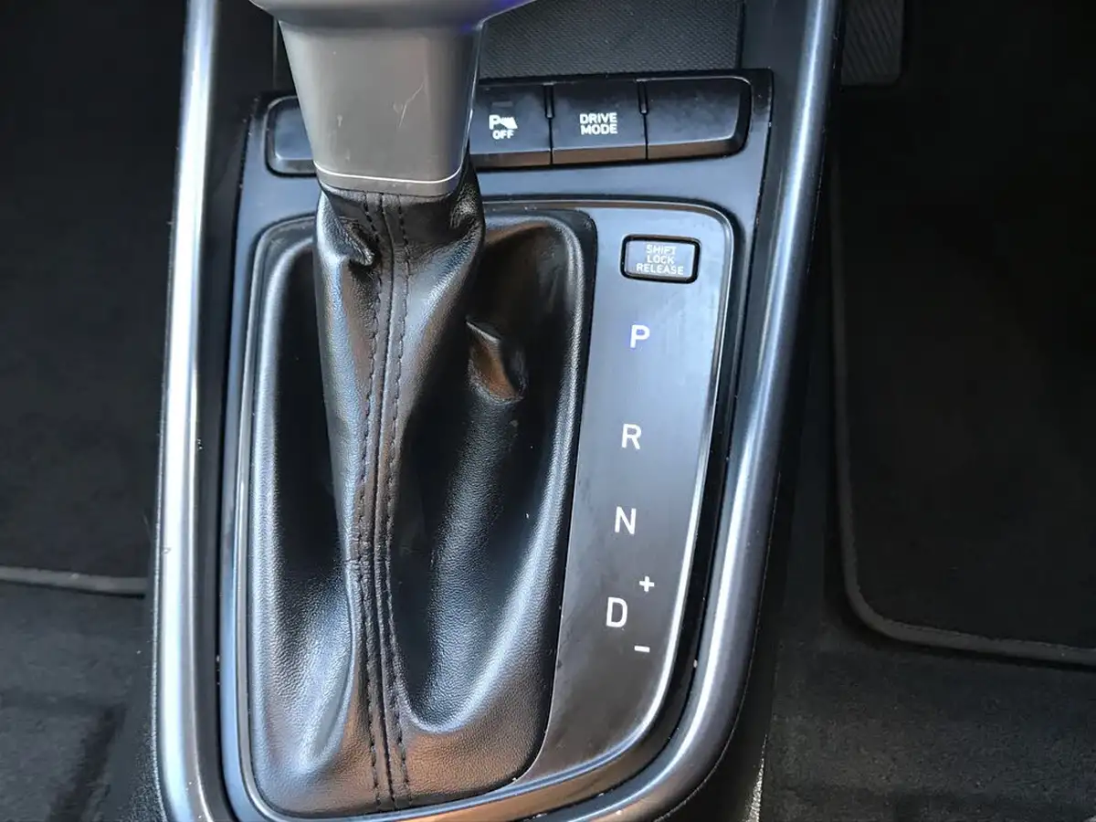 2022-hyundai-i20-10-t-gdi-se-connect-dct-big-19