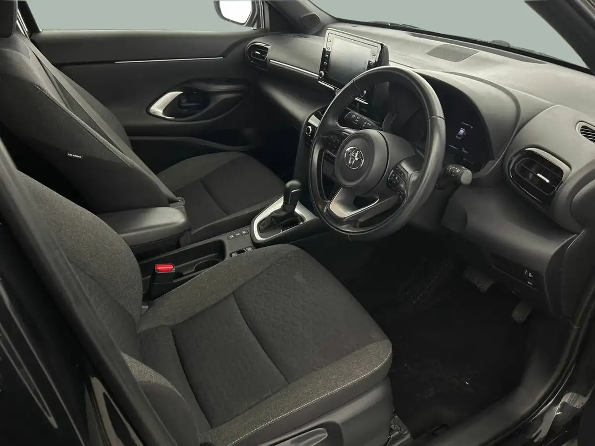 2022-toyota-yaris-15-vvt-i-design-panoramic-roof-big-26