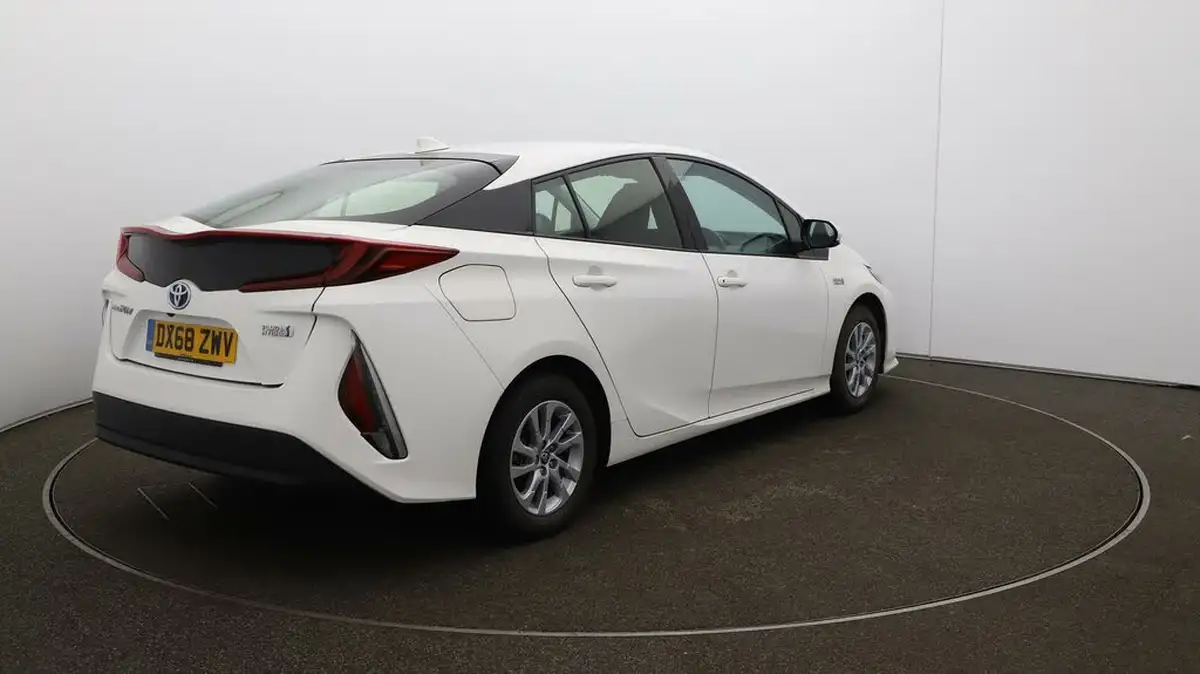2018-toyota-prius-18-vvt-i-business-edition-plus-ss-big-7