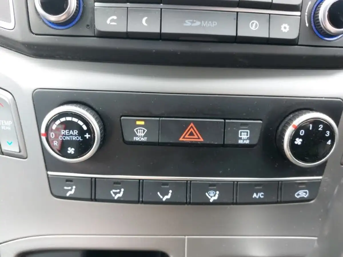 2019-hyundai-i800-25crdi-se-nav-136ps-big-16