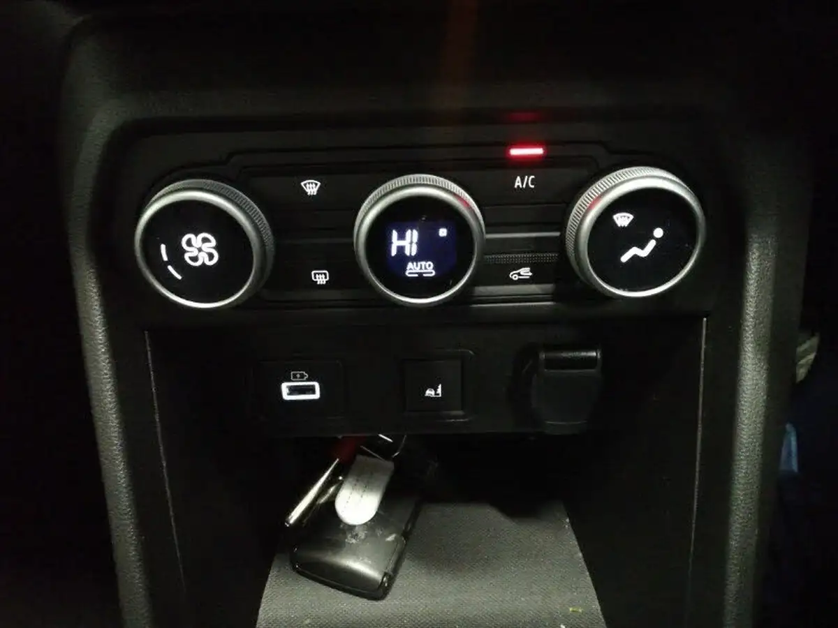 2023-dacia-sandero-stepway-10-tce-essential-90bhp-big-12