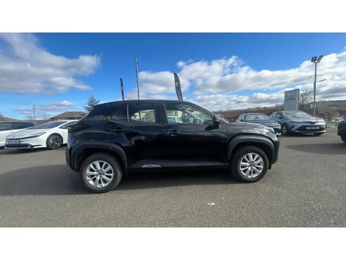 2023-toyota-yaris-cross-15-vvt-i-icon-big-15