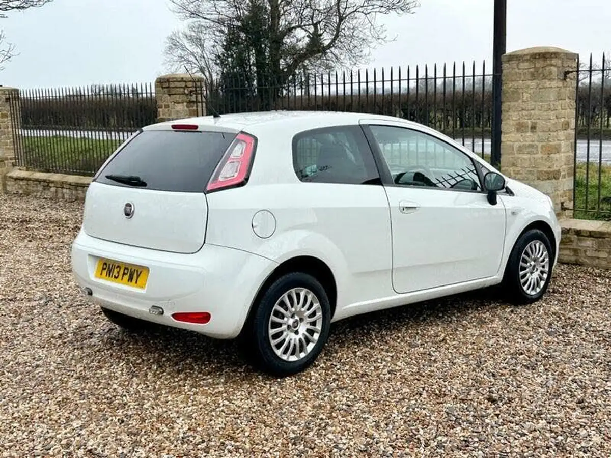 2013-fiat-punto-big-7