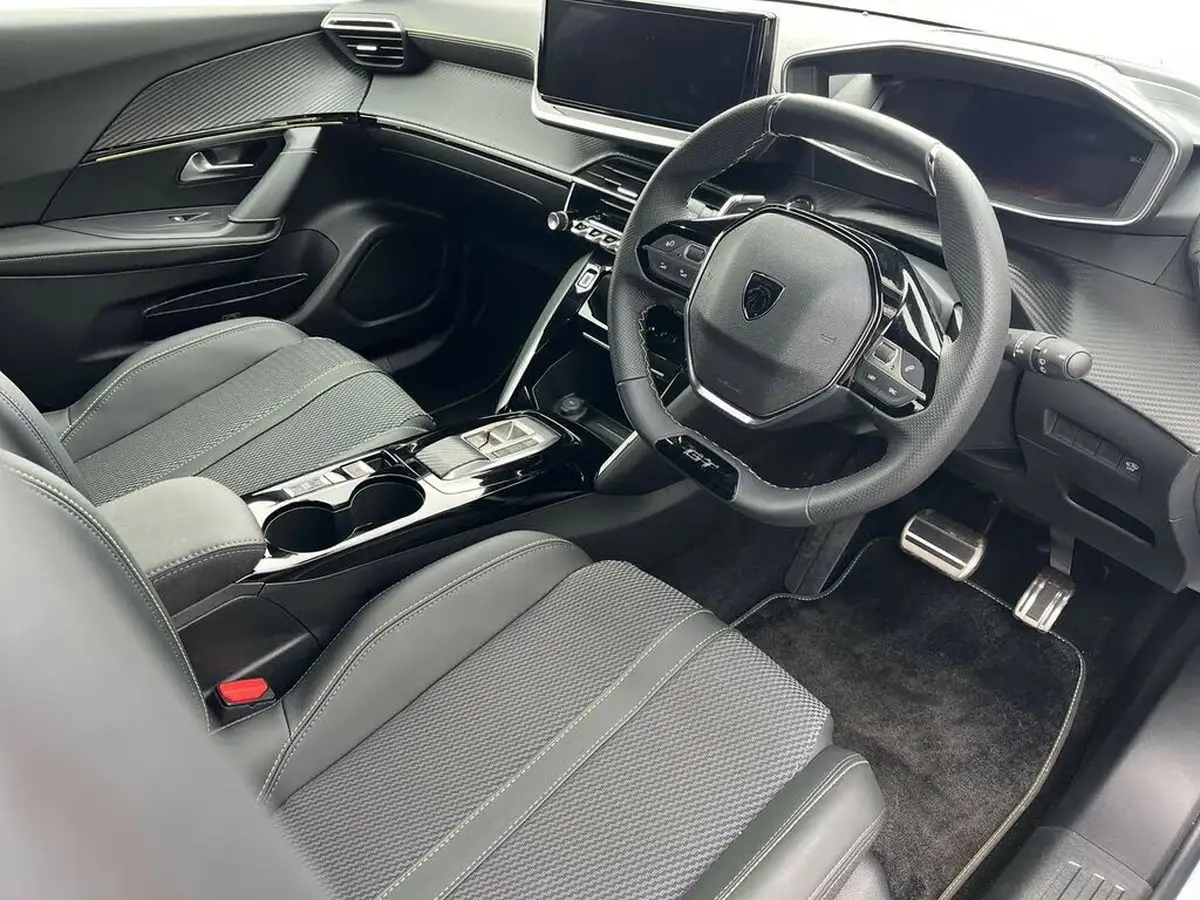 2025-peugeot-2008-suv-12-puretech-gt-130ps-eat8-big-4