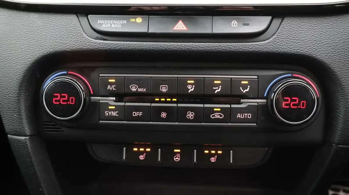 2021-kia-pro-ceed-15-t-gdi-gt-line-big-12