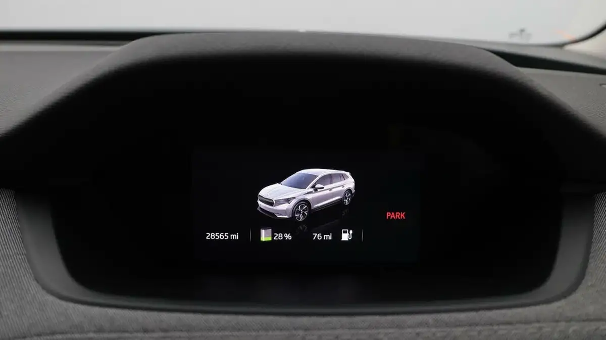2022-skoda-enyaq-e-80-82-kwh-big-10