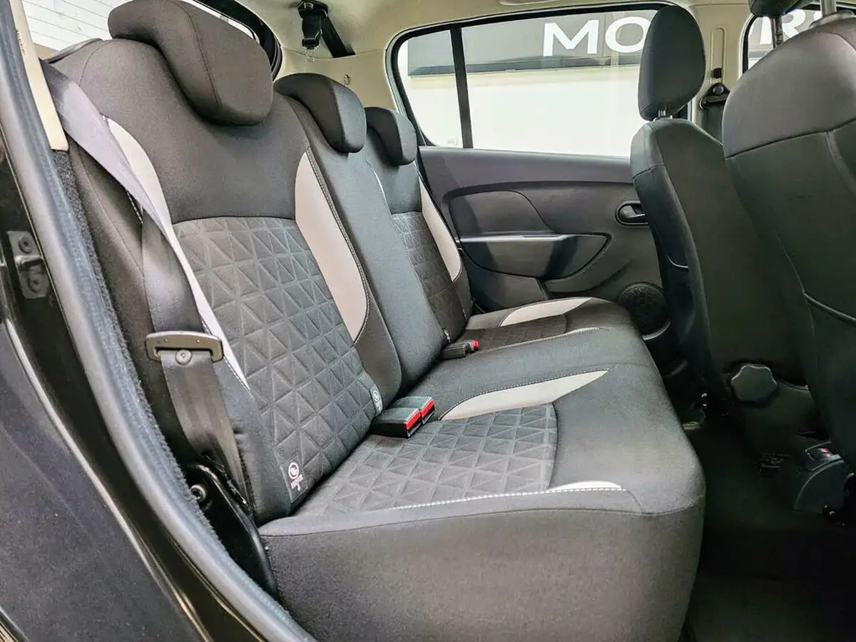 2014-dacia-sandero-stepway-09-laureate-big-25