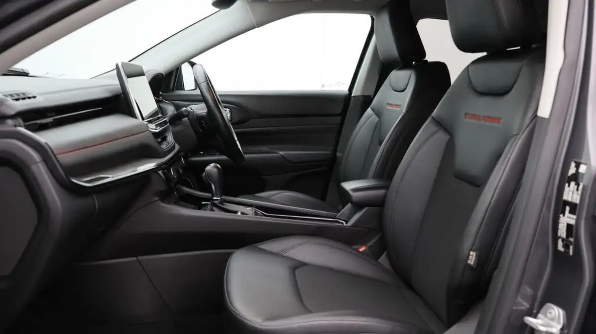 2023-jeep-compass-13-gse-trailhawk-big-14