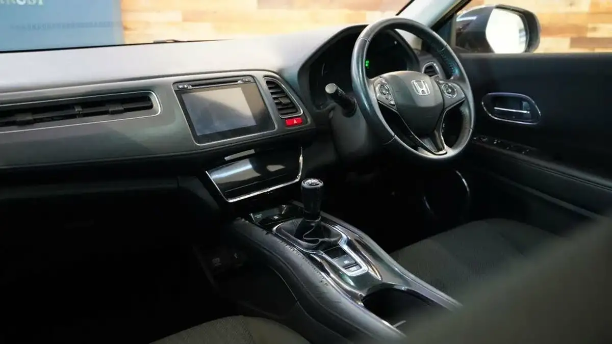 2015-honda-hr-v-15-i-vtec-se-big-1