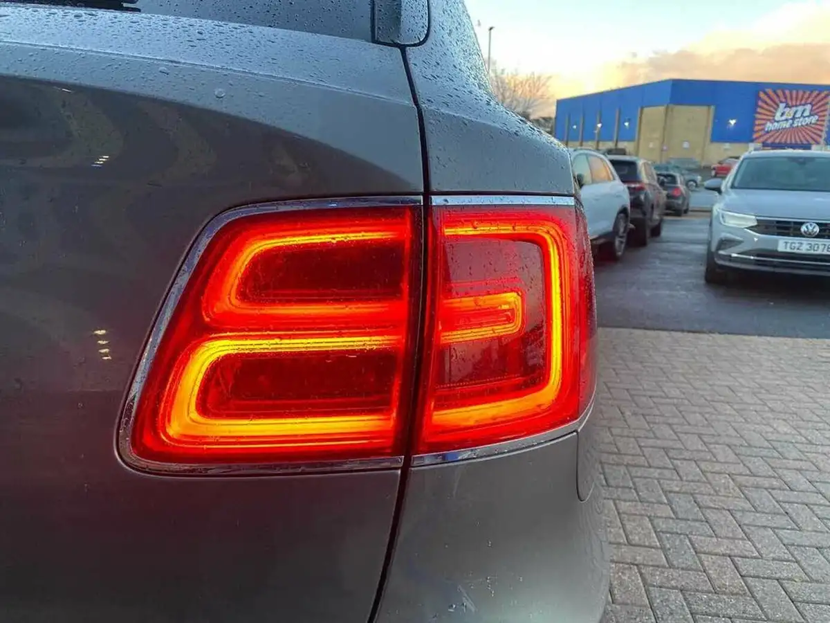 2017-bentley-bentayga-60-w12-big-4