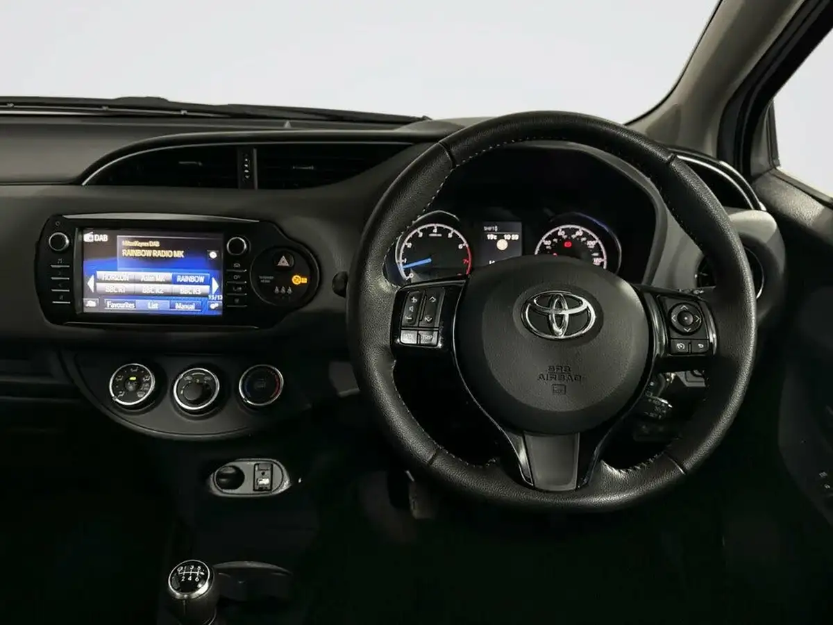 2019-toyota-yaris-15-vvt-i-icon-tech-111bhp-1496cc-big-12