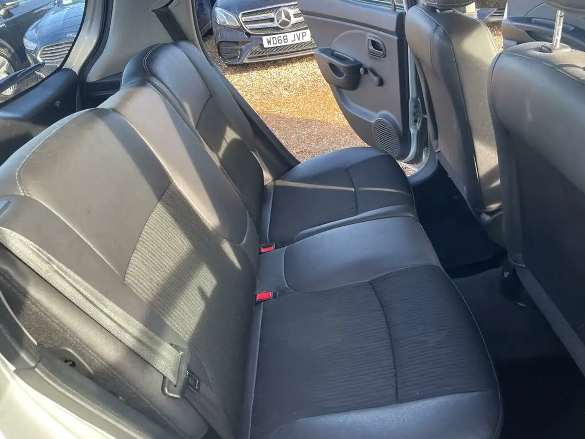 2010-kia-picanto-10-picanto-1-60bhp-big-33