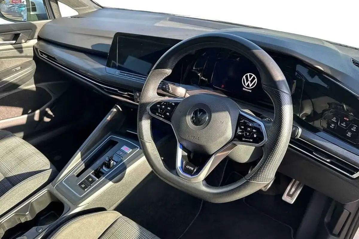 2021-volkswagen-golf-14-tsi-gte-big-5