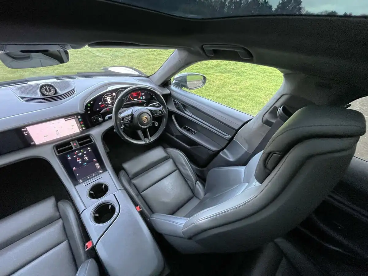 2021-porsche-taycan-e-turbo-s-big-41