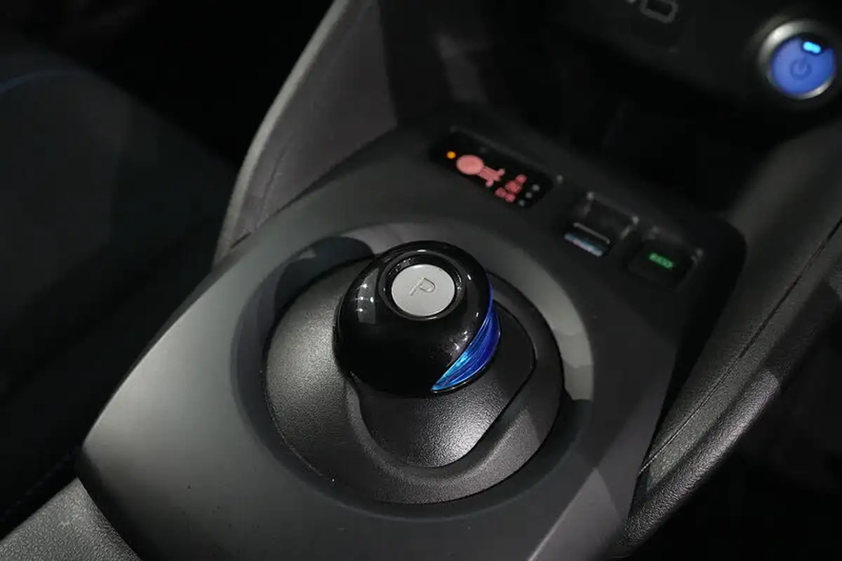 2023-nissan-leaf-e-acenta-39kwh-big-48