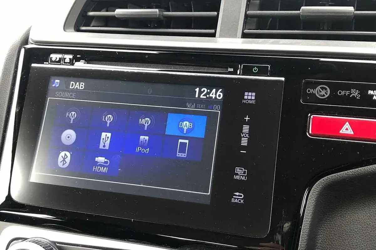 2018-honda-jazz-13-i-vtec-se-cvt-big-13