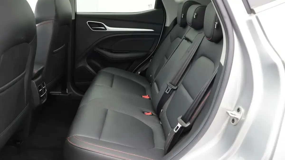 2023-mg-zs-suv-e-trophy-ev-156ps-long-range-big-16