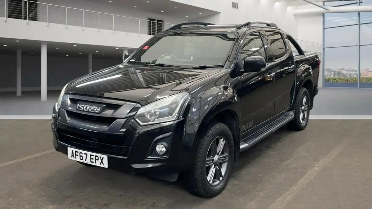 2017-isuzu-d-max-19td-blade-big-1