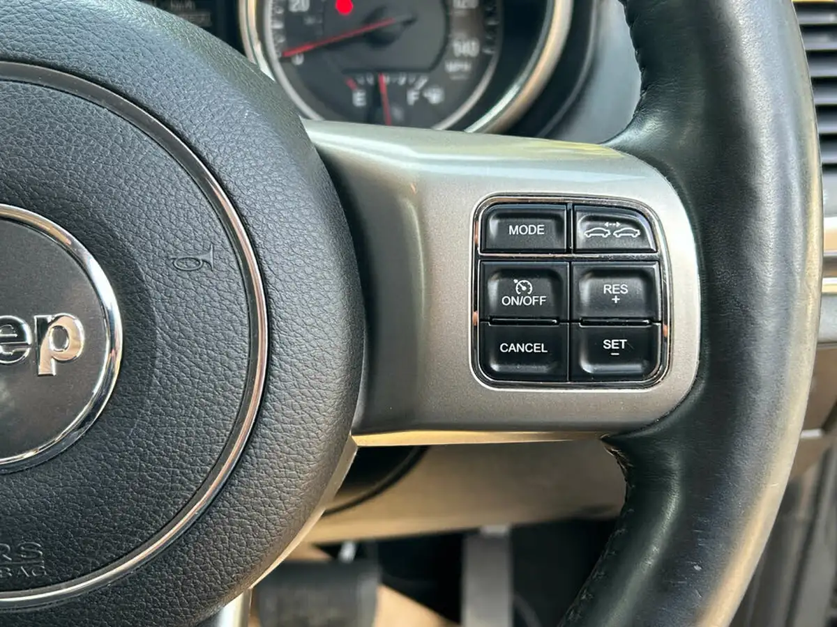 2011-jeep-grand-cherokee-30crd-overland-big-25