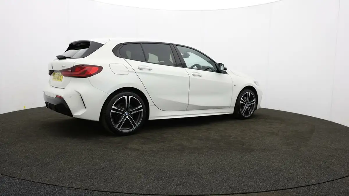 2022-bmw-1-series-15-118i-m-sport-lcp-big-32