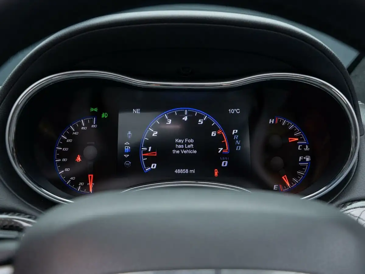 2017-jeep-grand-cherokee-64-hemi-srt-big-29